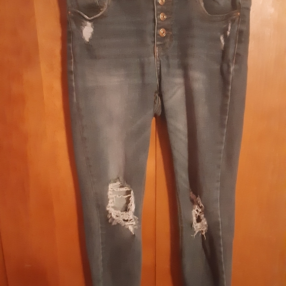 Ripped jeans - Picture 3 of 5